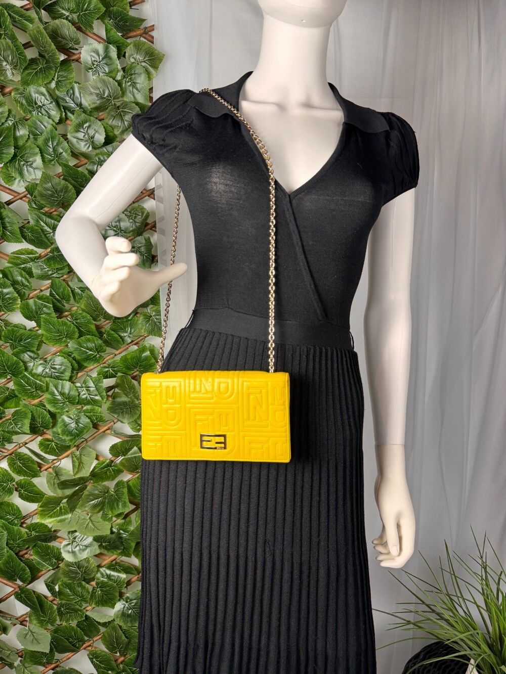 Fendi 2000's Yellow Embossed Nappa Logo Chain Clutch Crossbody Wallet - Picture 2 of 16